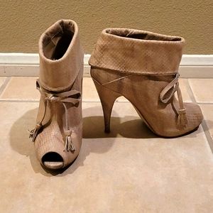 Rachel Roy leather snake embossed booties 7 sand